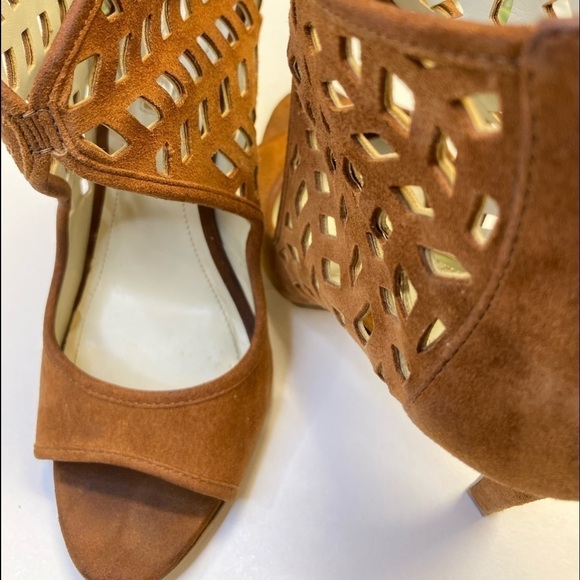 BCBGeneration Suede Tan Caged Sandal Heels Size 6 - Picture 7 of 17